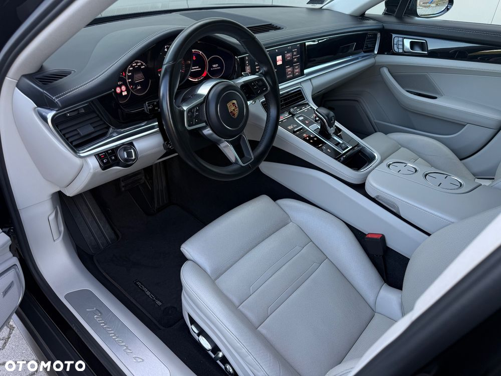 Porsche Panamera 4 Executive - 38