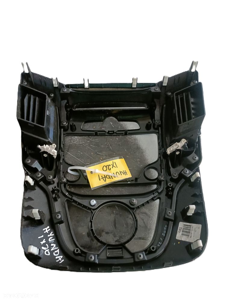 HYUNDAI IX20 10-15 r PANEL RAMKA ŚRODKOWA KONSOLI KRATKI 84740-1K160 + - 4