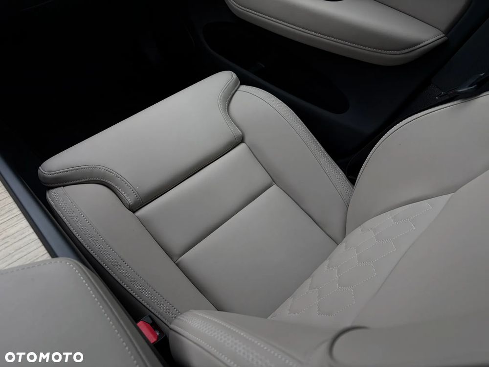 Volvo XC 60 B5 B AWD Plus Dark - 17