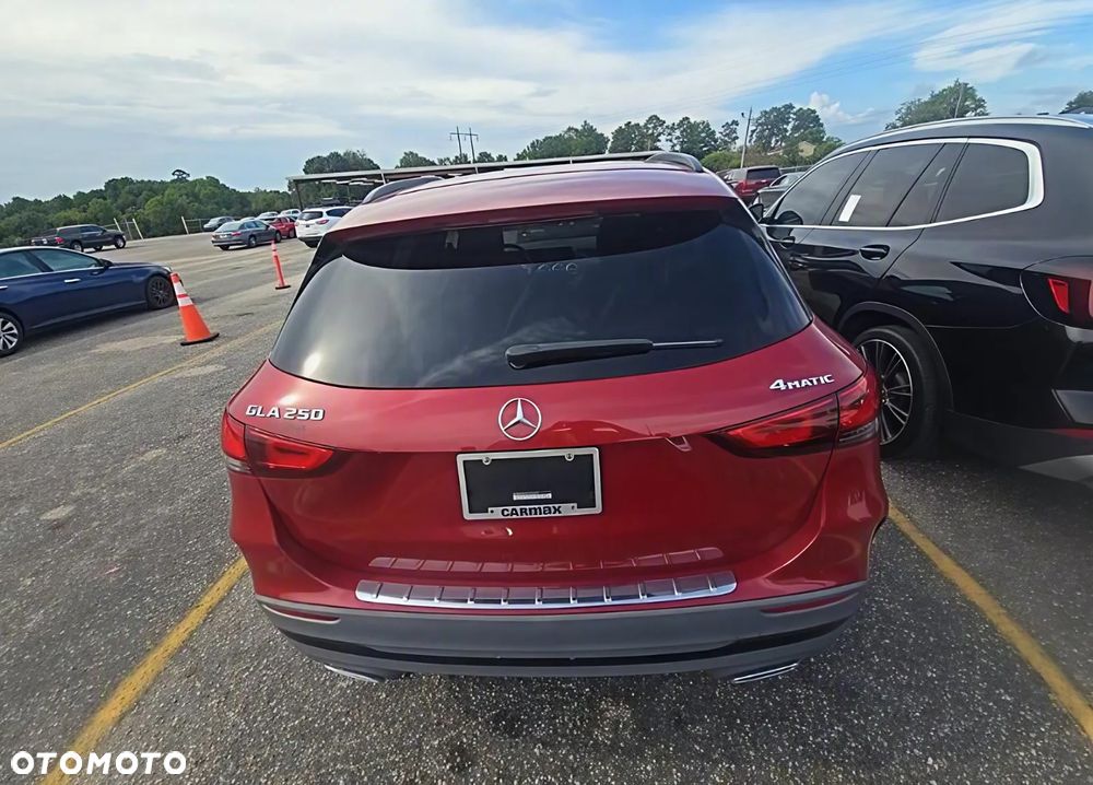 Mercedes-Benz GLA - 5