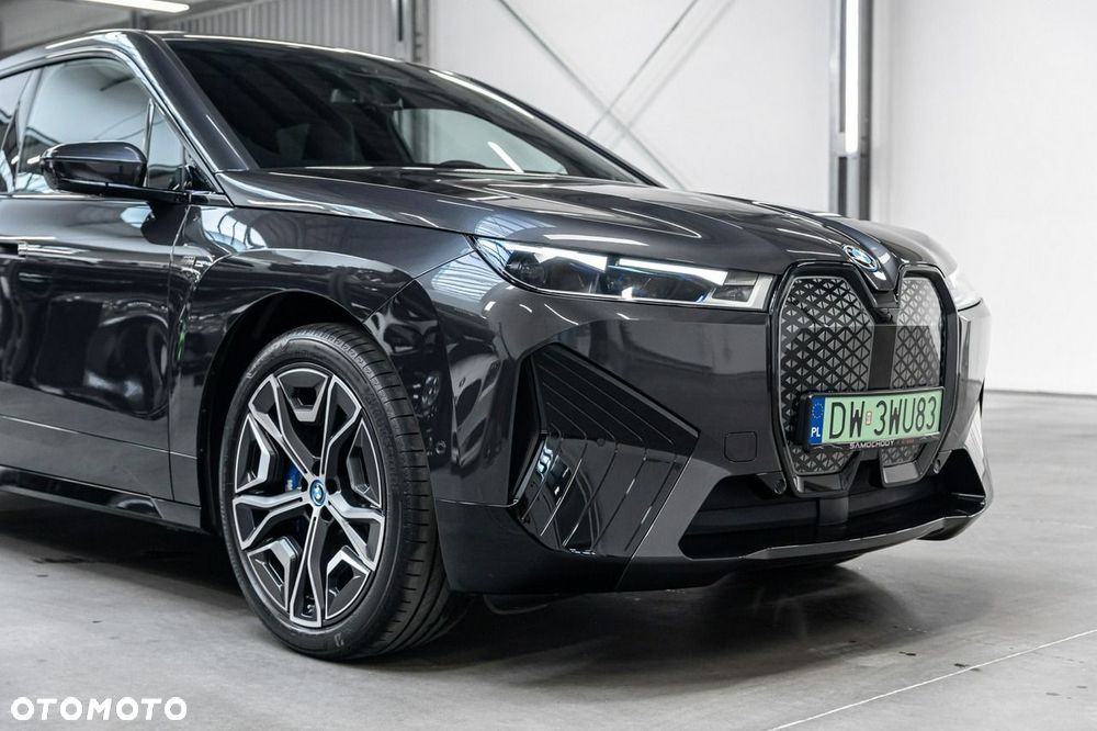 BMW iX - 12