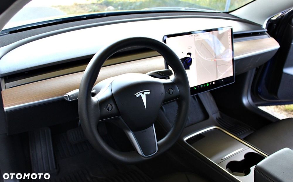 Tesla Model 3 - 10