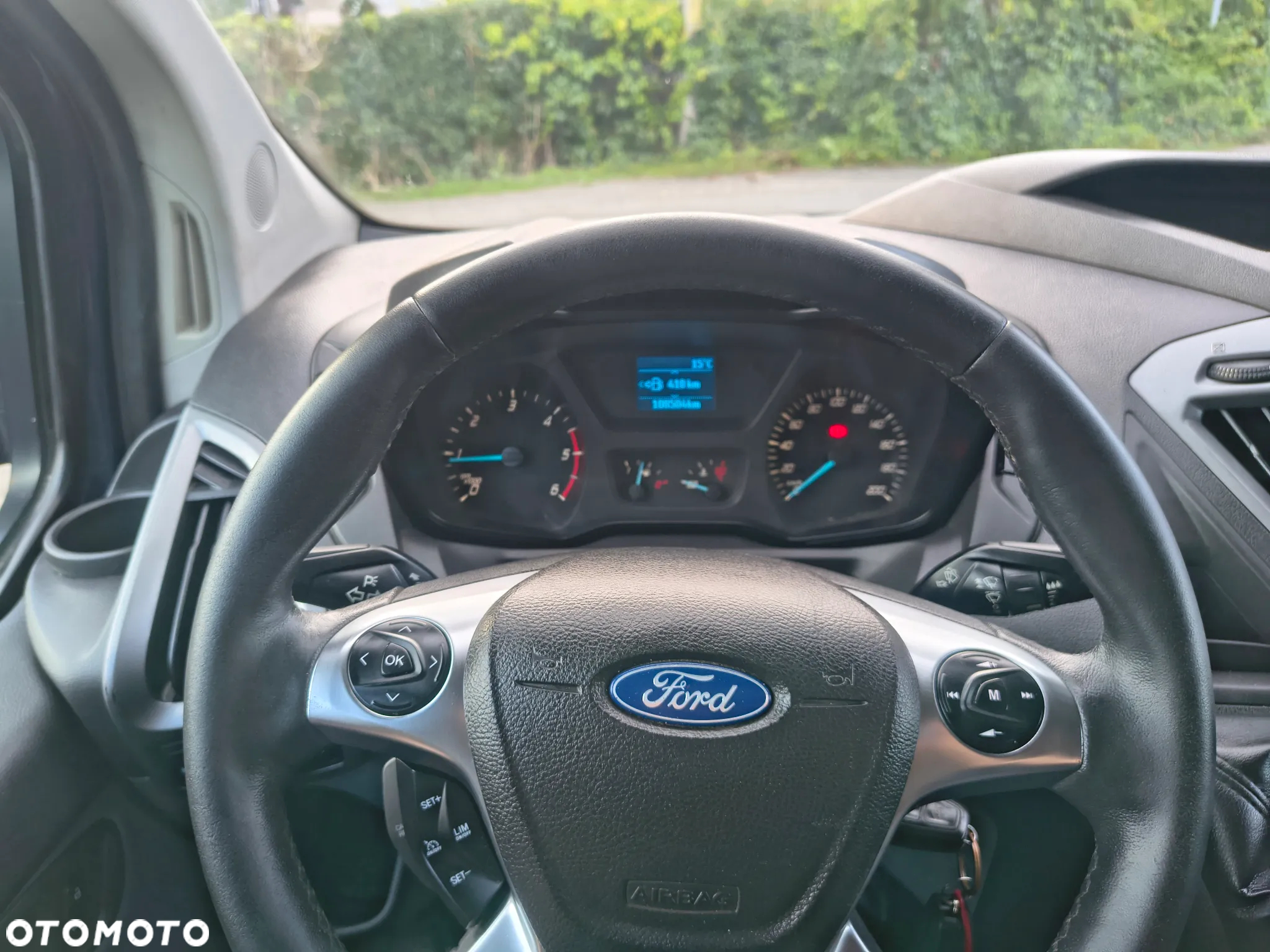 Ford Custom - 24