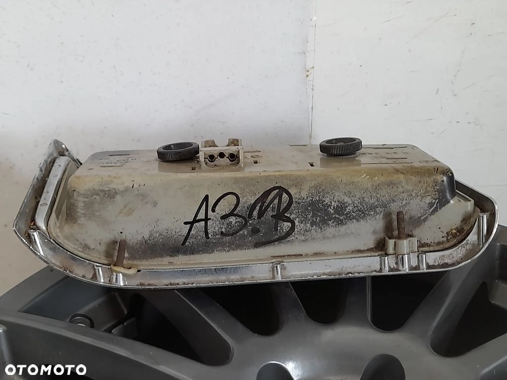 Lampa prawy tył Mercedes W114 W115 Mercedes OE K33360 - 7