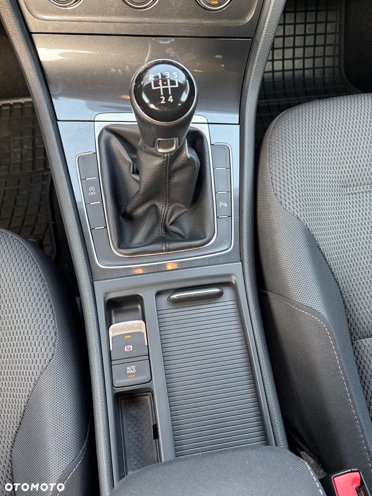 Volkswagen Golf 1.6 TDI BMT Comfortline - 19