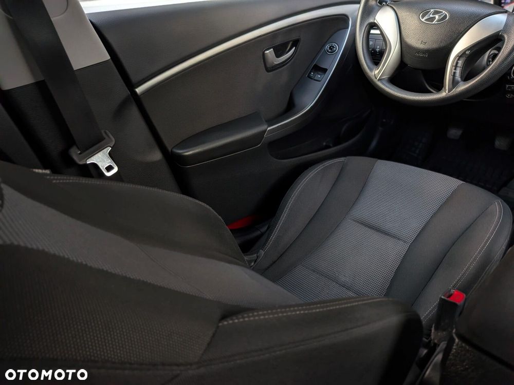 Hyundai i30 1.4 Classic + - 12
