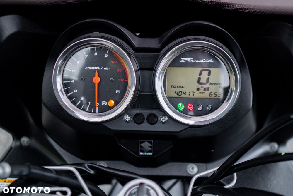 Suzuki Bandit - 25