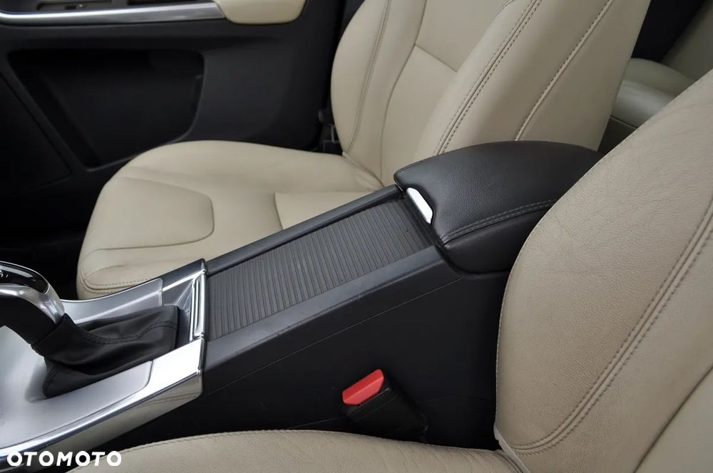 Volvo XC 60 D4 AWD Summum - 25