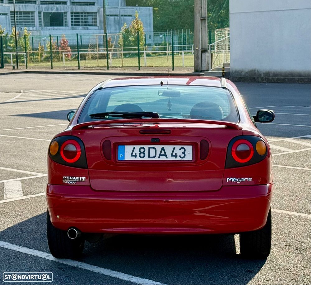 Renault Mégane Coupe 2.0 16V - 10