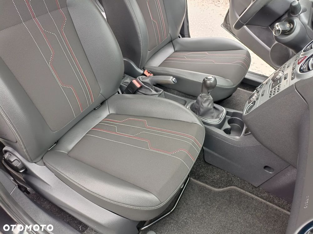 Opel Corsa 1.4 16V Color Edition - 11