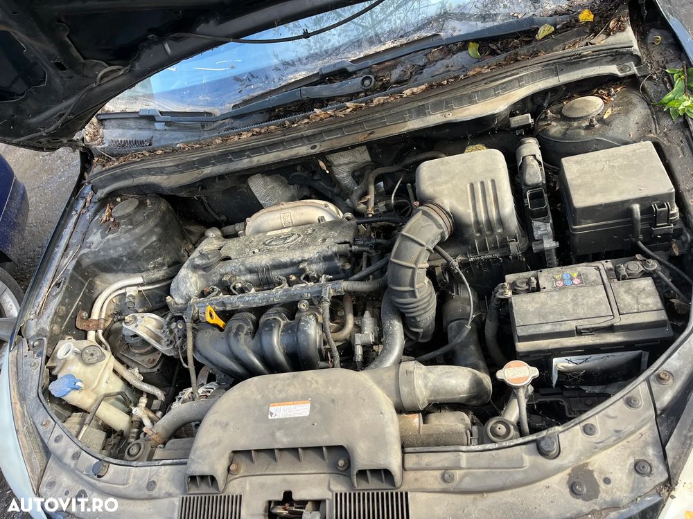 Dezmembrez Hyundai i30 2008 negru 1,4 benzina 80KW - 8