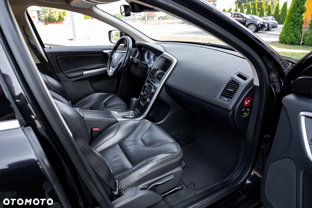 Volvo XC 60 D4 AWD Geartronic RDesign - 23