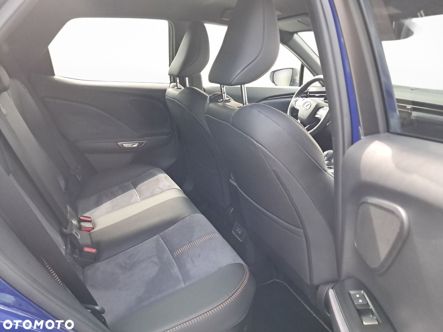 Lexus LBX 1.5 Hybrid Cool - 25