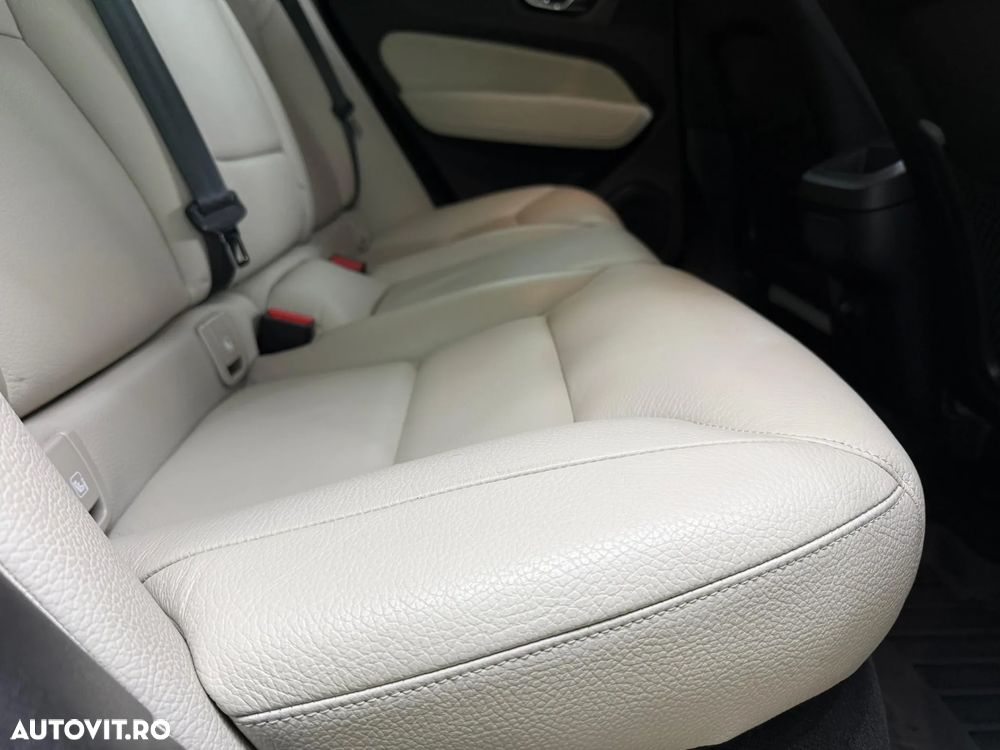 Volvo XC 60 D4 Momentum - 28