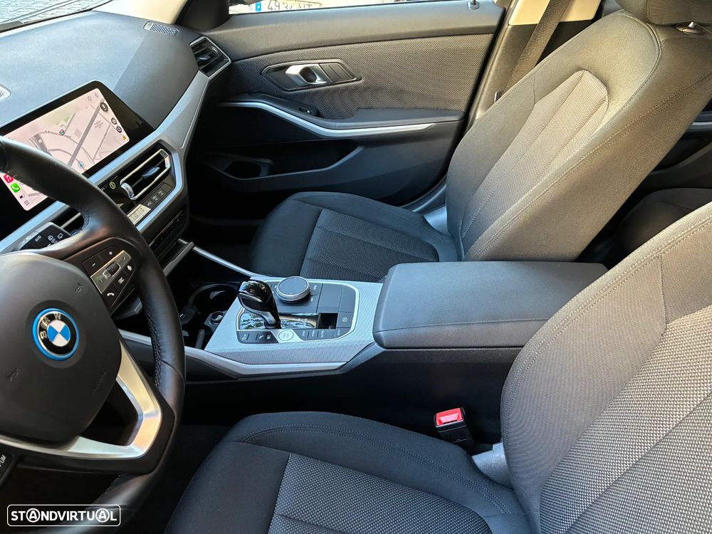 BMW 320 e Touring Corporate Edition Auto - 22