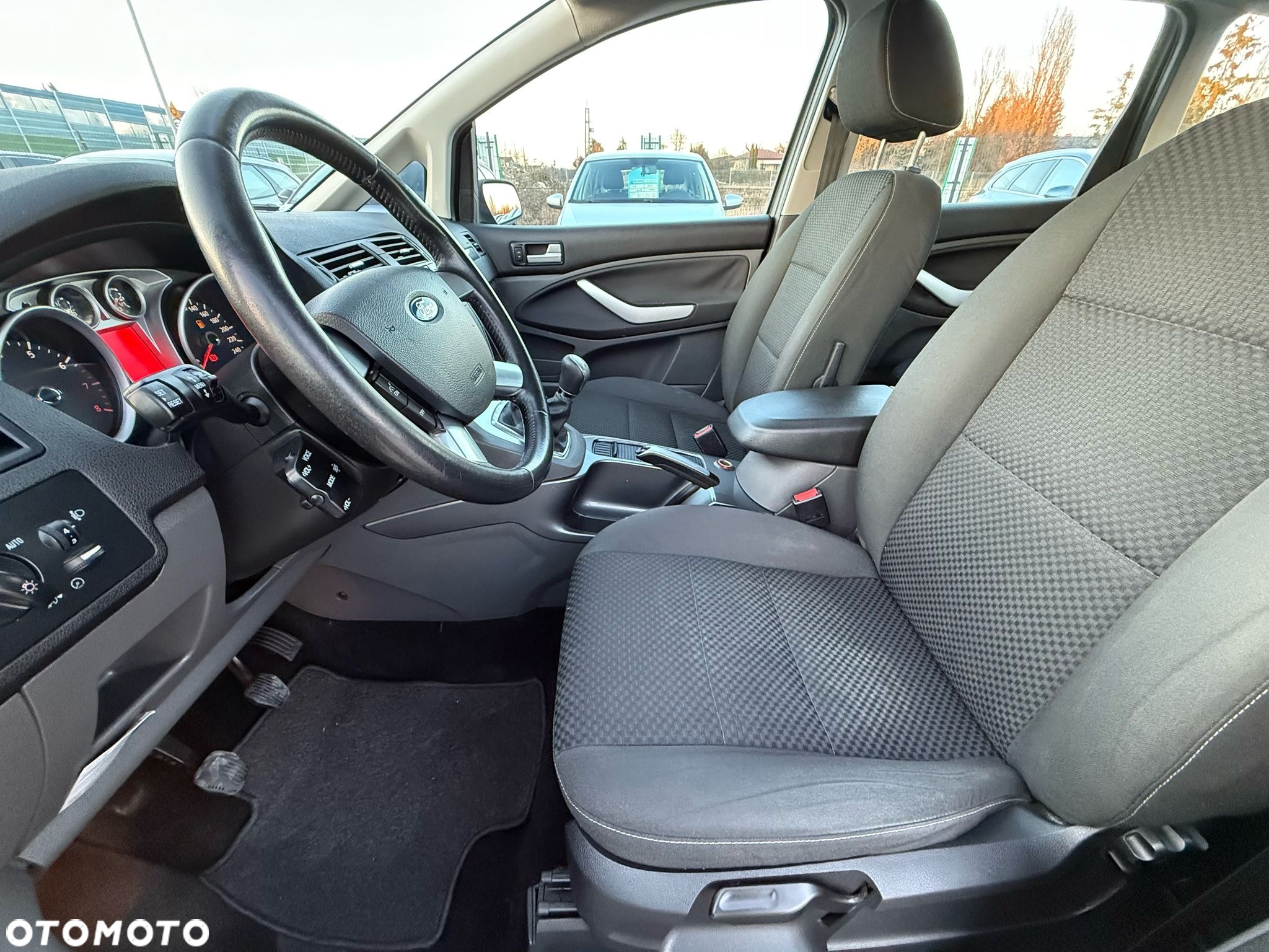 Ford C-MAX 2.0 Ghia - 17