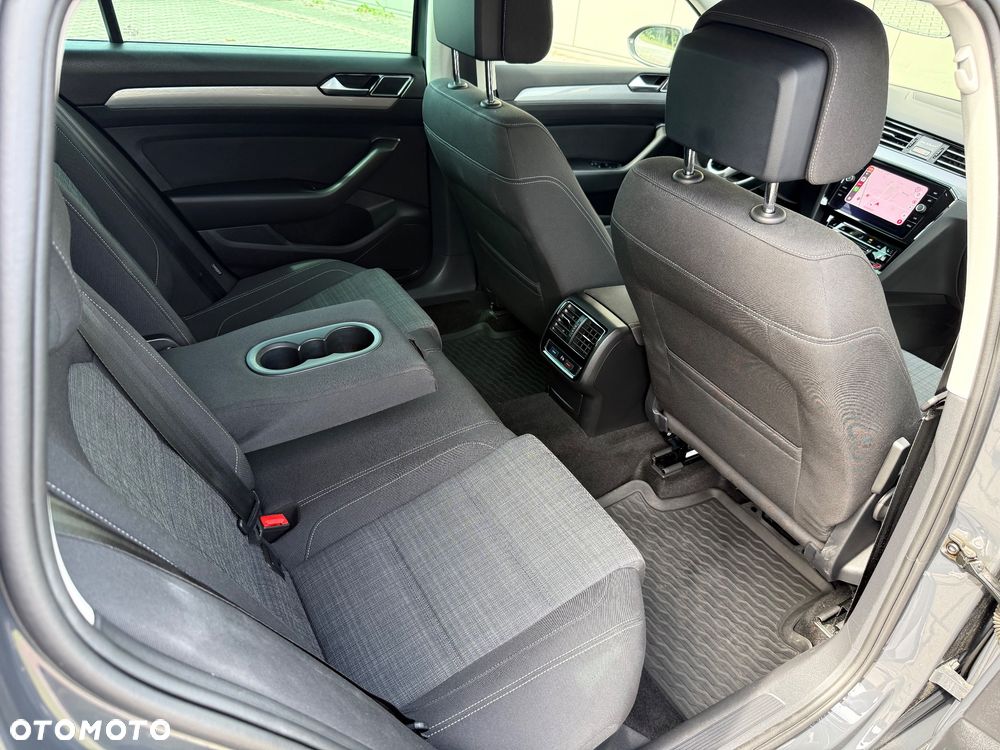 Volkswagen Passat 2.0 TDI SCR DSG Business - 18