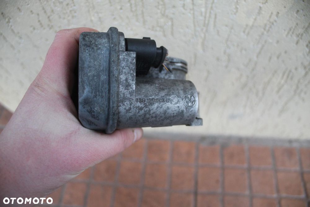 PRZEPUSTNICA VW PASSAT B6 2.0 TDI 03G128063B - 5