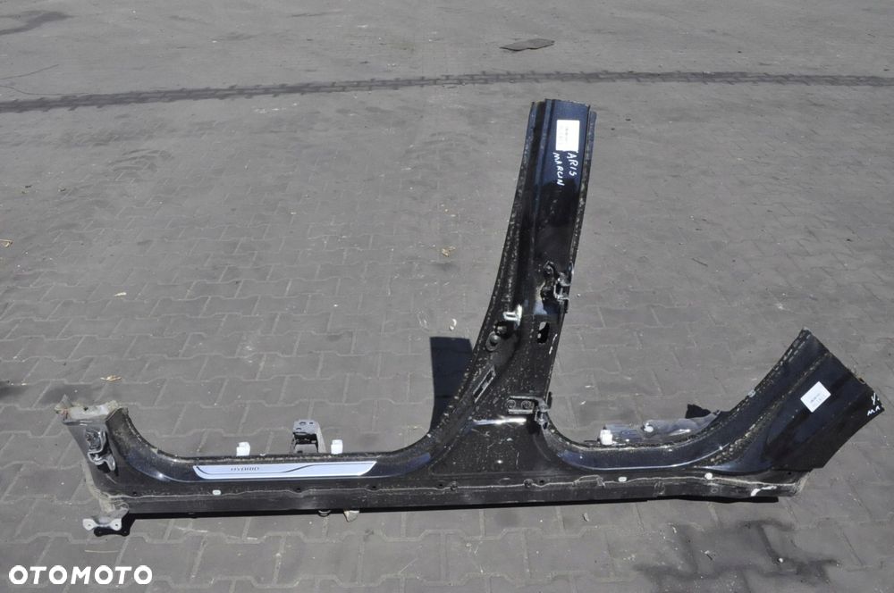 TOYOTA YARIS IV SŁUPEK PRÓG LEWY CAŁY DŁUGI - 1