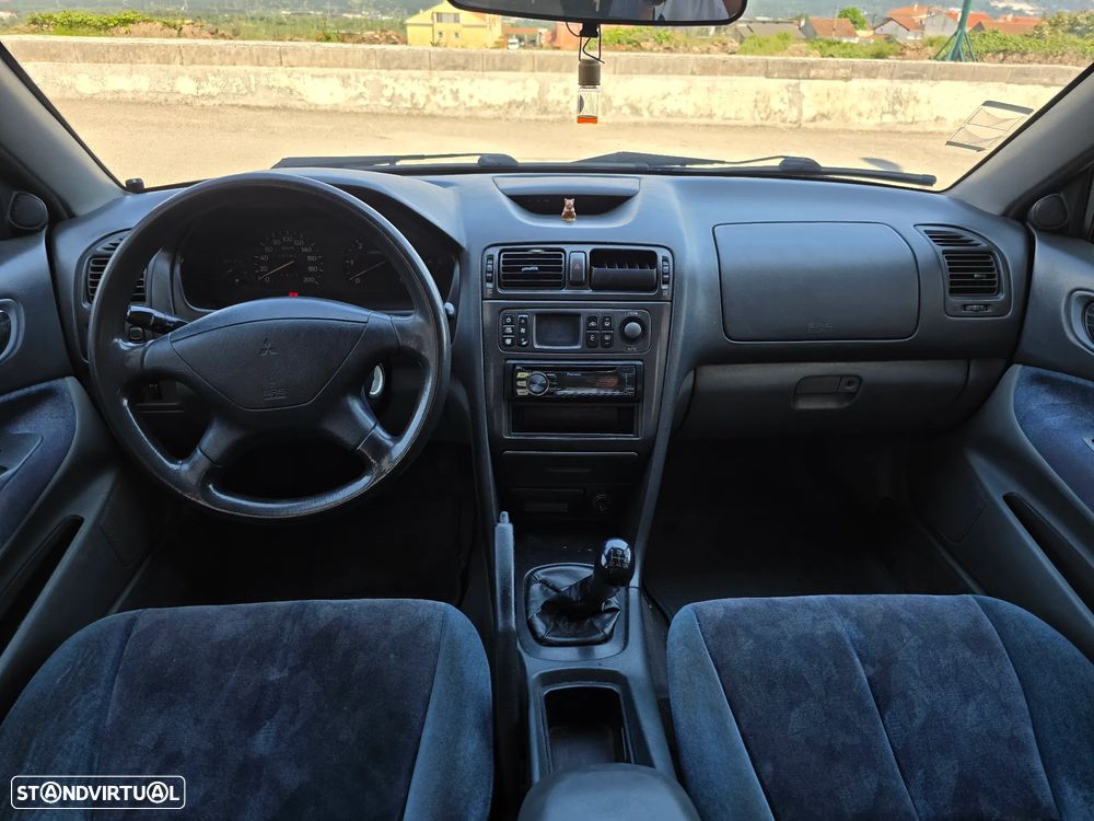 Mitsubishi Galant Sedan 2.0 GLS TD - 11