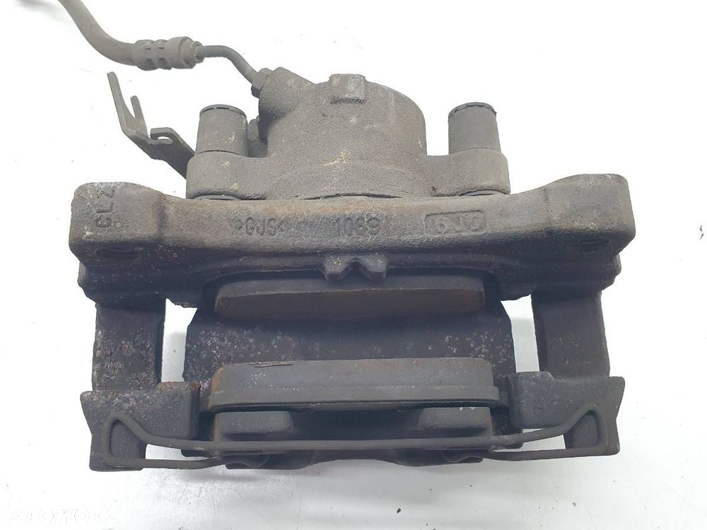 ZACISK HAMULEC PRZÓD PRAWY AUDI A4 B9 2.0 TDI 8W06BQ - 8