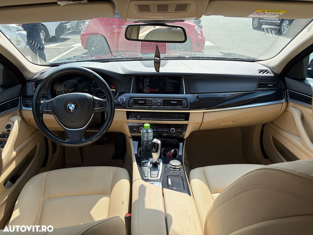 BMW Seria 5 525d xDrive AT - 15