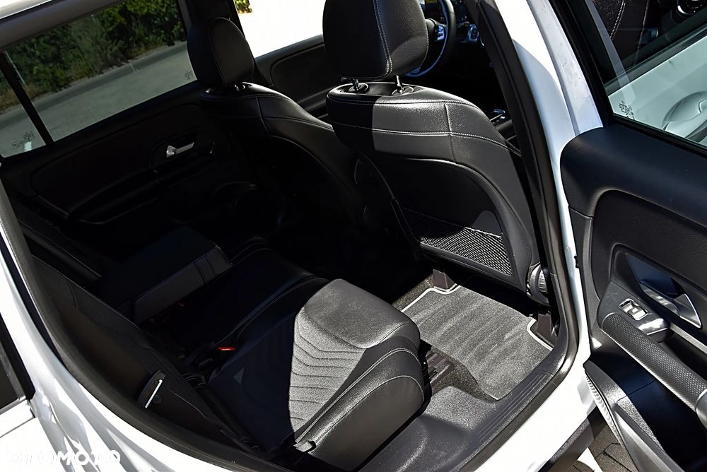 Mercedes-Benz GLB 200 7G-DCT - 23