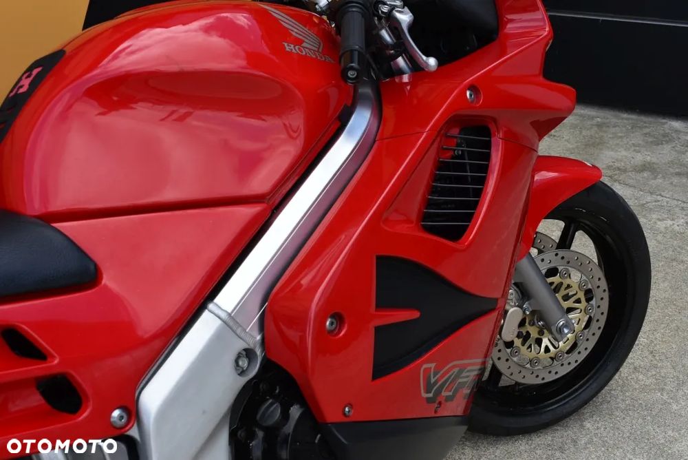 Honda VFR - 28