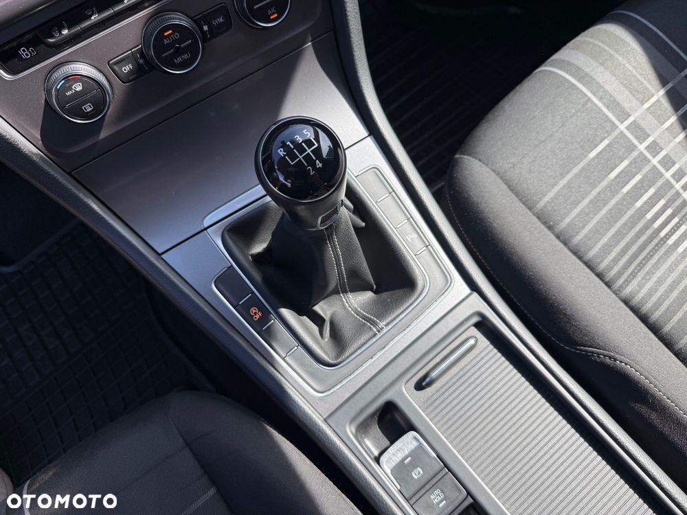 Volkswagen Golf 1.6 TDI BlueMotion Technology Lounge - 26