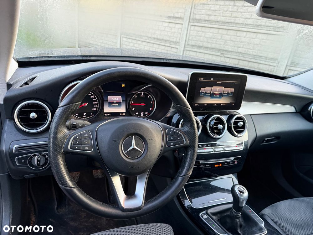 Mercedes-Benz Klasa C 220 CDI Avantgarde Edition - 18