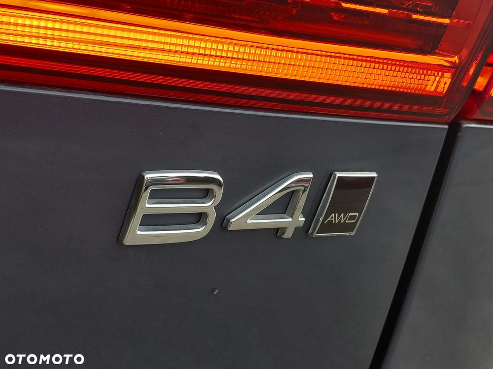Volvo XC 60 B4 D AWD Geartronic Momentum - 34