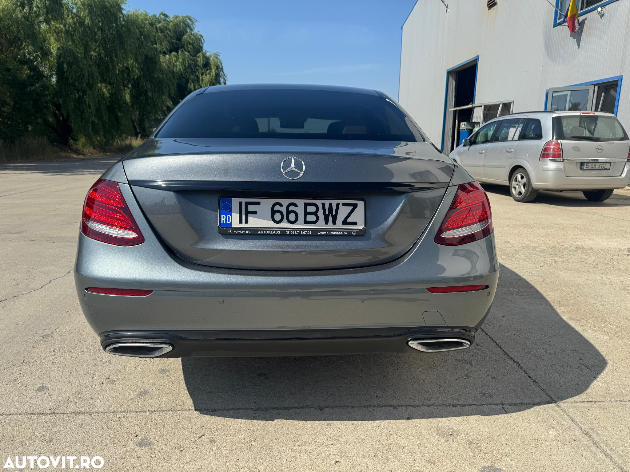 Mercedes-Benz E 220 d 4MATIC Aut. - 4