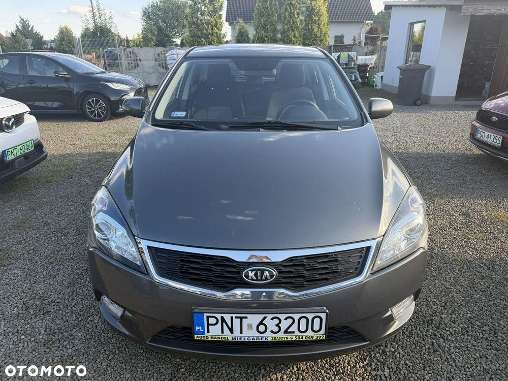 Kia Ceed - 10