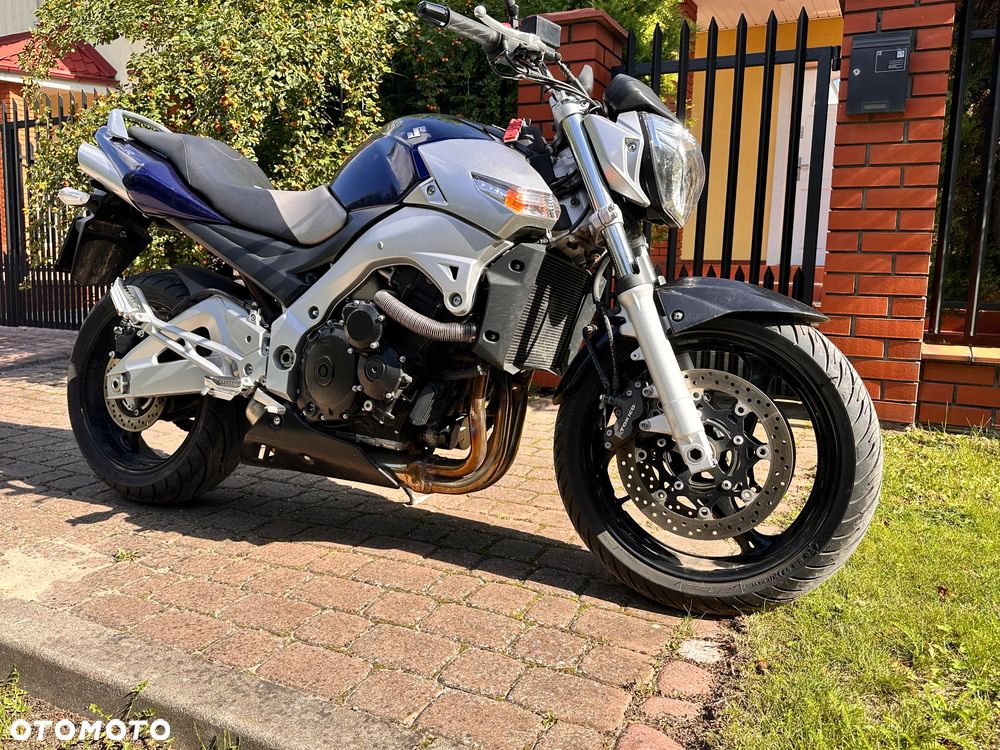 Suzuki GSR - 6