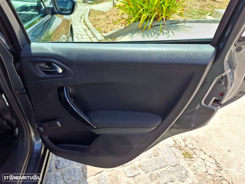 Peugeot 208 1.6 BlueHDi Style - 16