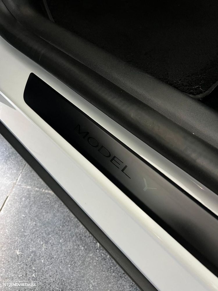 Tesla Model Y - 15