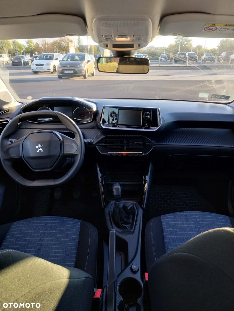 Peugeot 208 - 8