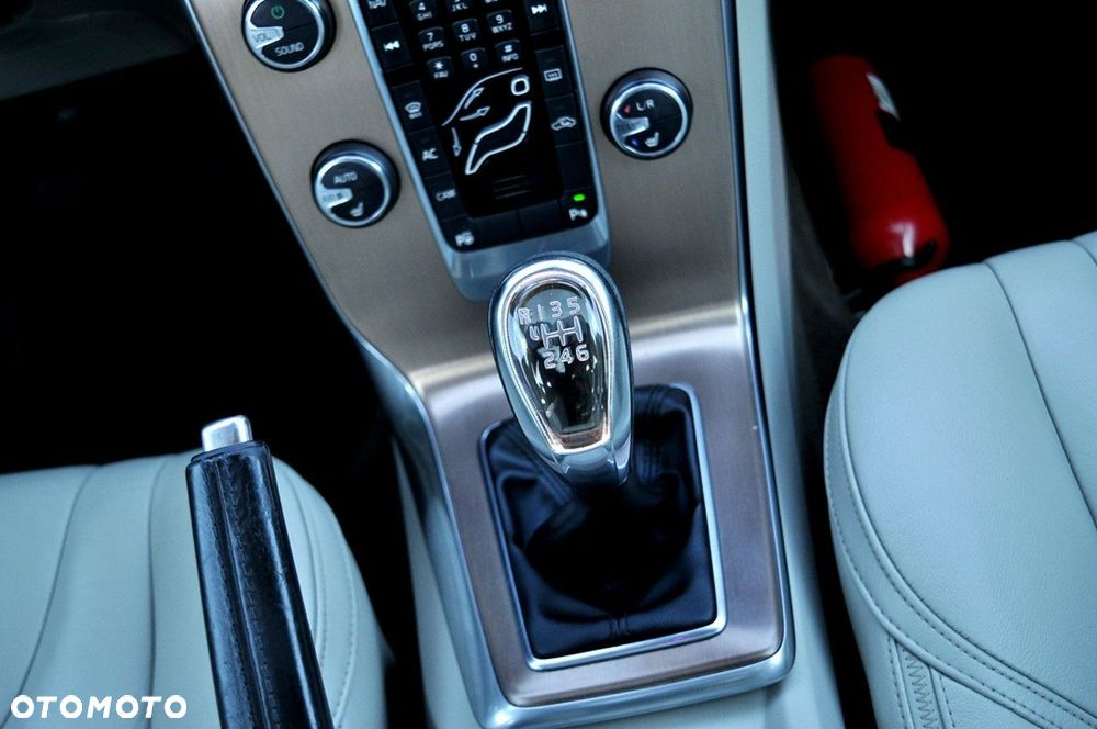 Volvo V40 Cross Country D2 Momentum - 15