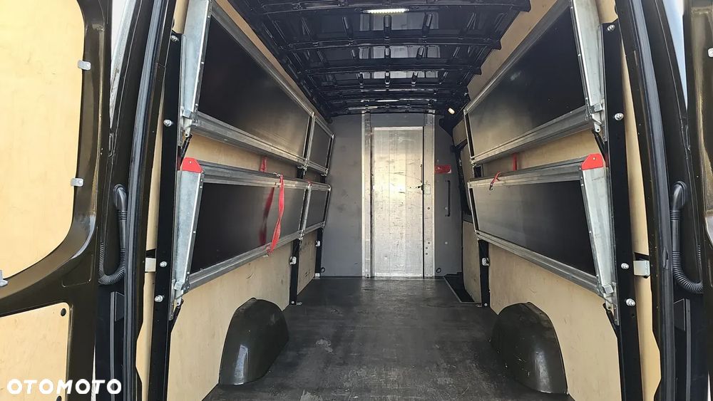 Mercedes-Benz Sprinter - 13