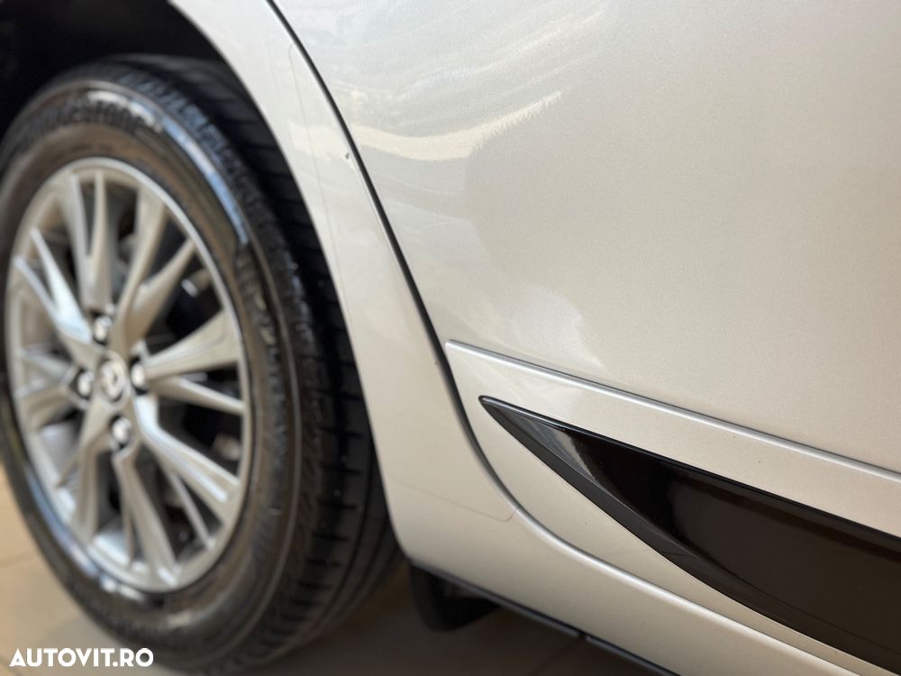 Toyota Yaris 1.5 VVT-i HSD Dynamic - 37