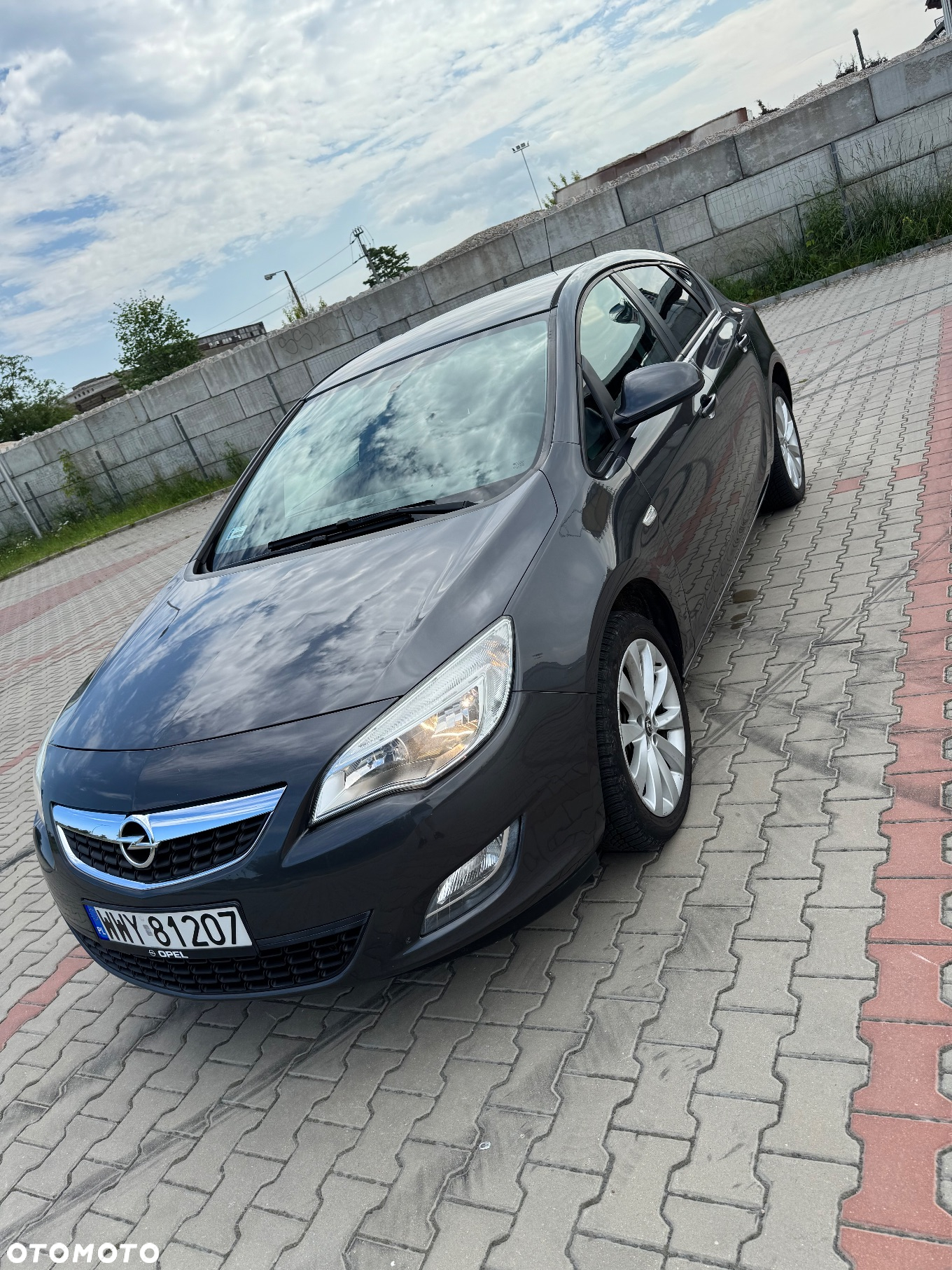 Opel Astra IV 1.4 T Cosmo - 6