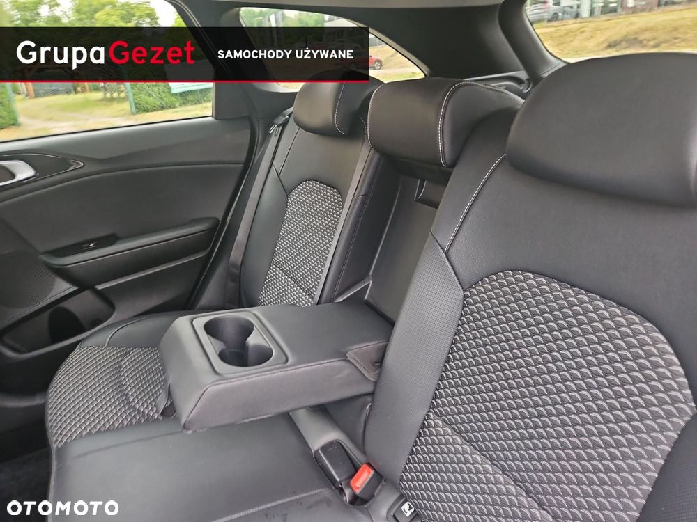 Kia Ceed - 16