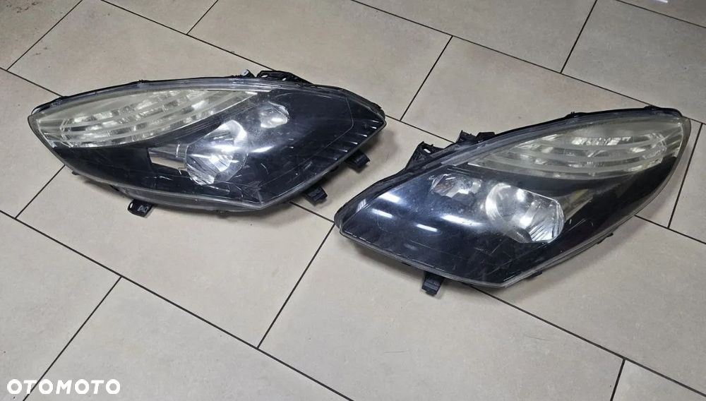 Lampa przednia / przód prawa / Renault Scenic III - 5