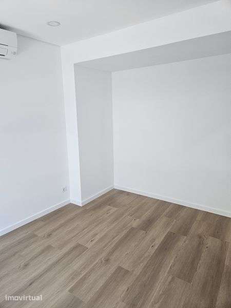 Bom apartamento t2 +1  com logradouro  centro de Almada - Grande imagem: 2/12