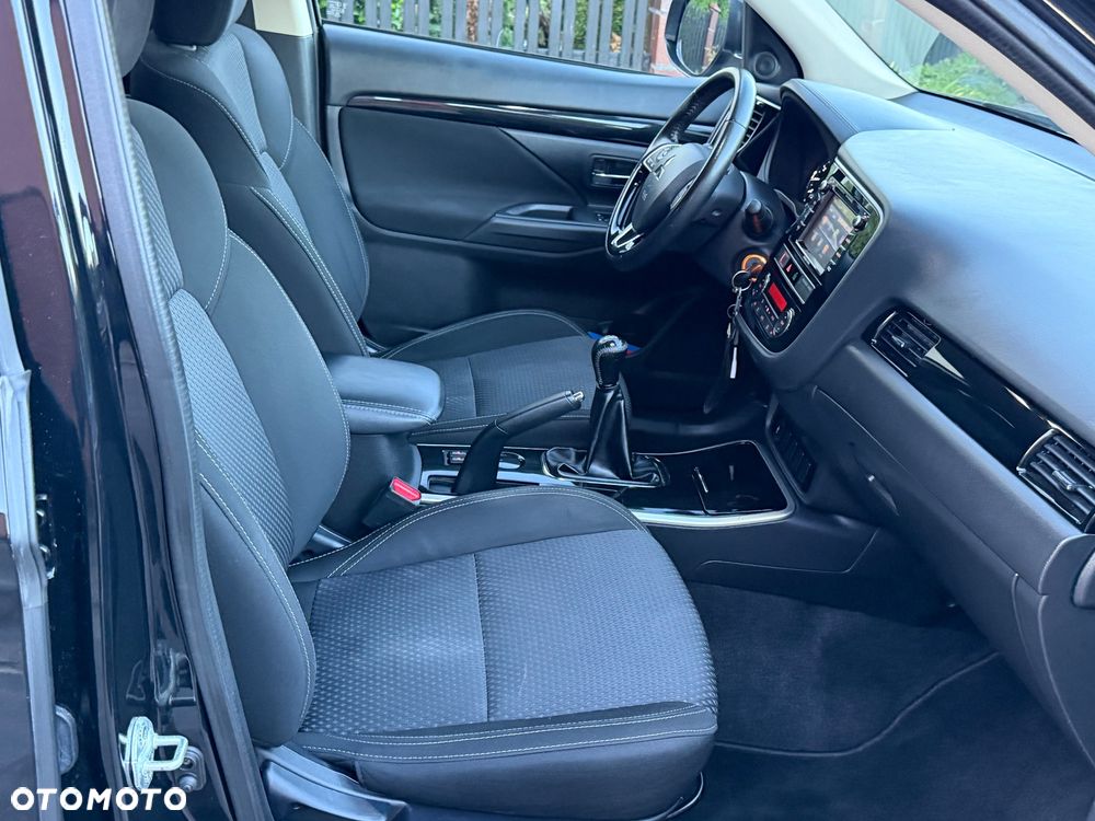 Mitsubishi Outlander 2.0 2WD Diamant - 29