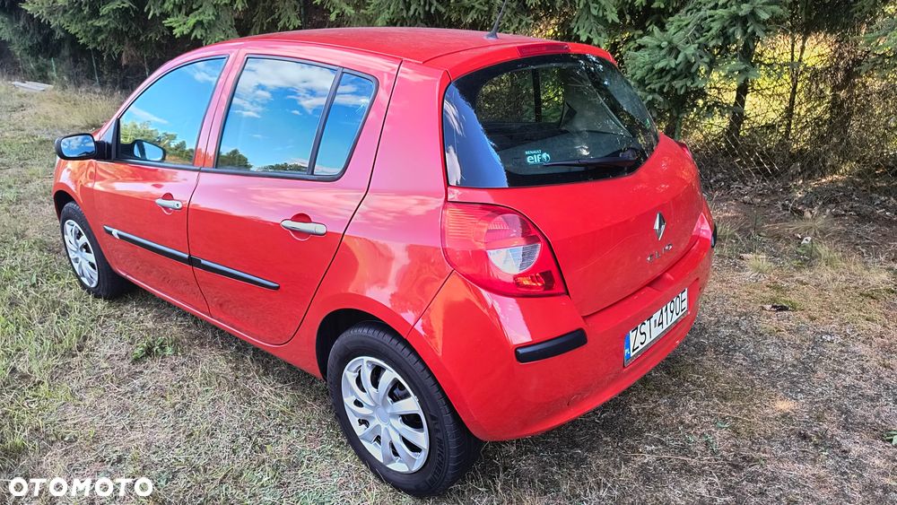 Renault Clio 1.2 16V Authentique - 8
