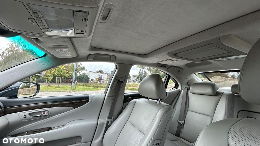 Lexus LS - 38