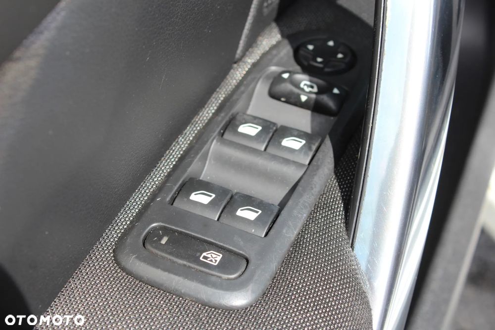 Peugeot 308 CC 1.6 HDi Sport - 12