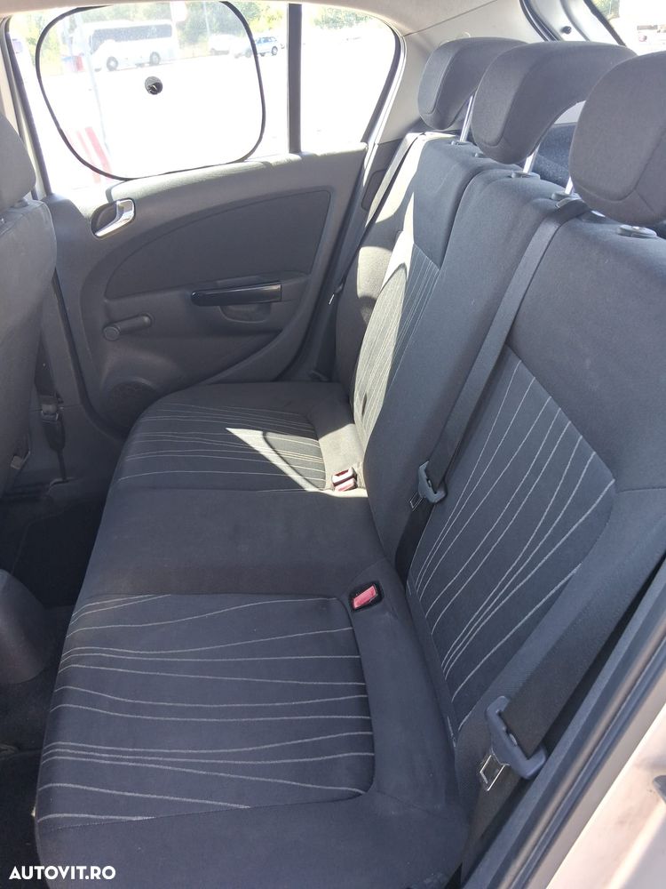Opel Corsa 1.2i Essentia - 7