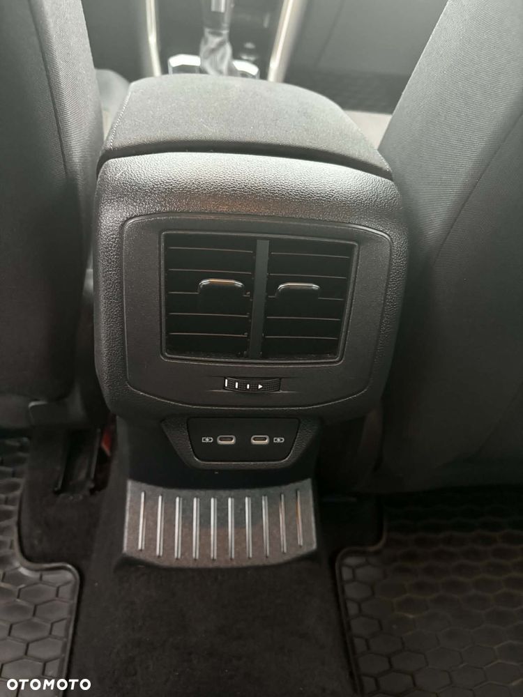 Volkswagen T-Roc - 18